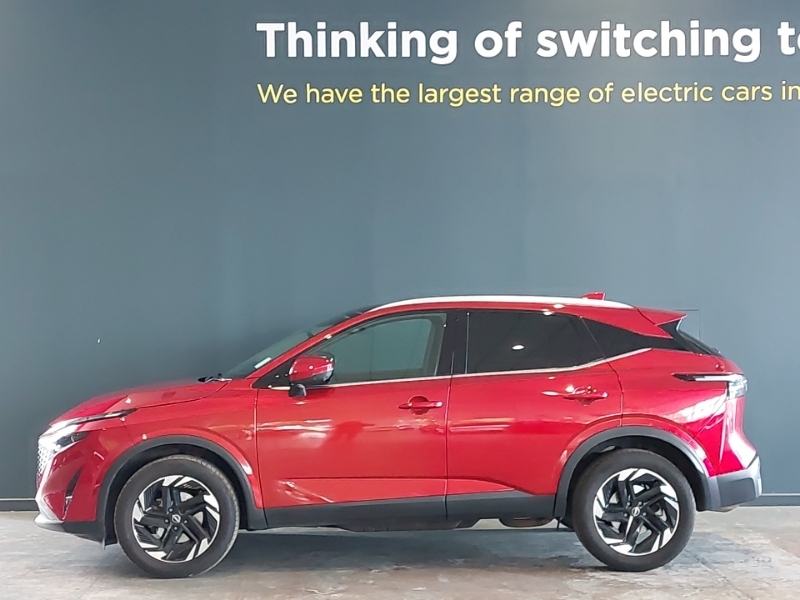 Nissan Qashqai 1.3 Dig-t Mh N-connecta Glass Roof SM25WVN Red #4