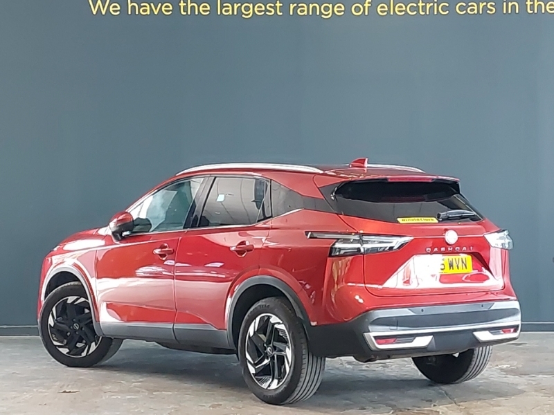 Nissan Qashqai 1.3 Dig-t Mh N-connecta Glass Roof SM25WVN Red #2