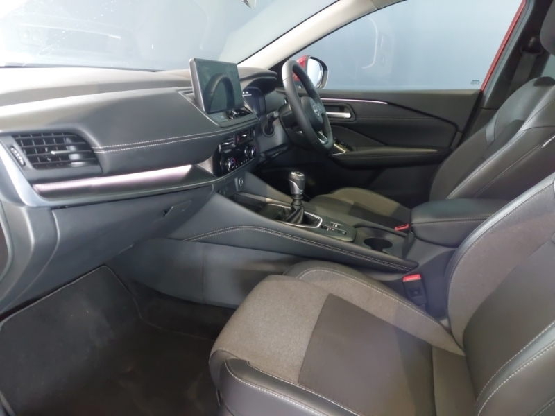 Nissan Qashqai 1.3 Dig-t Mh N-connecta Glass Roof SM25WVN Red #5