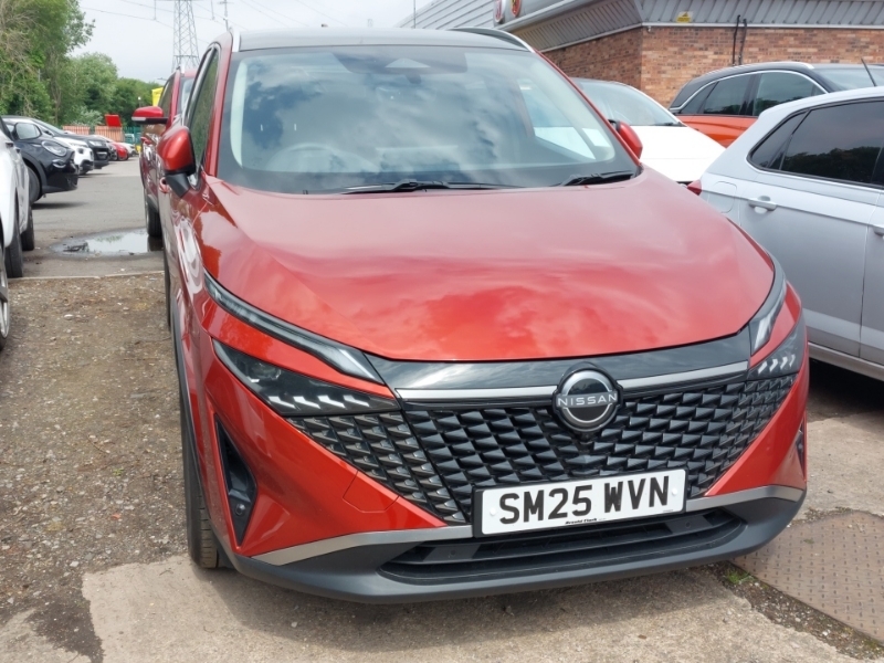 Nissan Qashqai 1.3 Dig-t Mh N-connecta Glass Roof Red