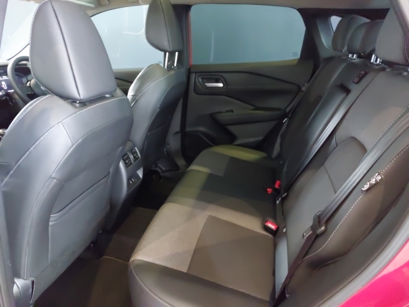 Nissan Qashqai 1.3 Dig-t Mh N-connecta Glass Roof SM25WVN Red #6