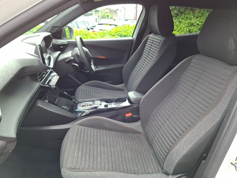 Peugeot e-2008 100Kw Active Premium 50Kwh White #5