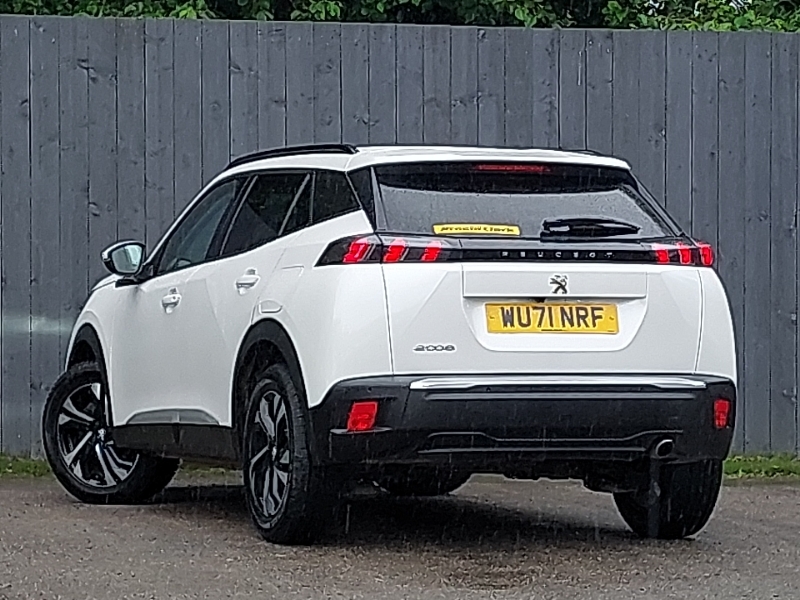 Peugeot 2008 1.5 Bluehdi 110 Allure Premium WU71NRF White #2