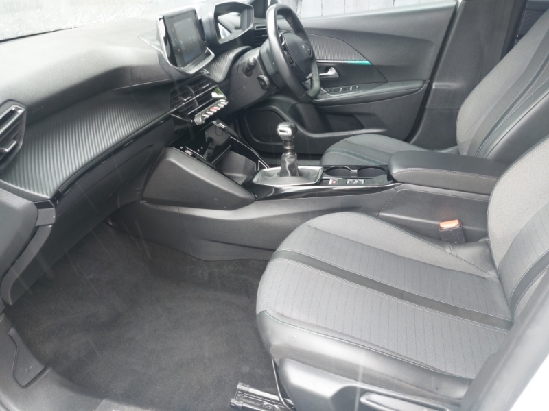 Peugeot 2008 1.5 Bluehdi 110 Allure Premium WU71NRF White #5