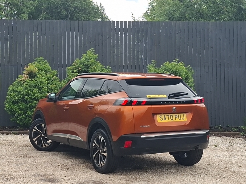Peugeot 2008 1.2 Puretech Allure Premium Orange #2