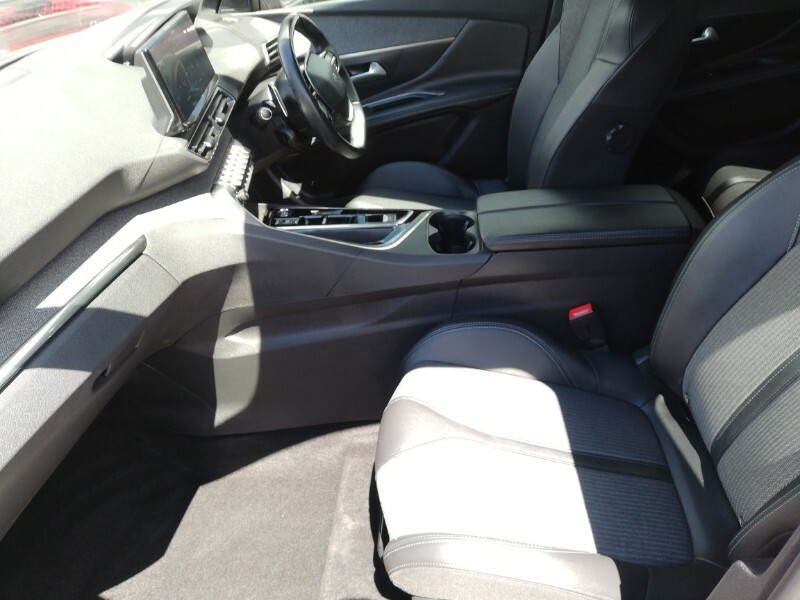 Peugeot 3008 1.5 Bluehdi Allure Premium Eat8 Red #5