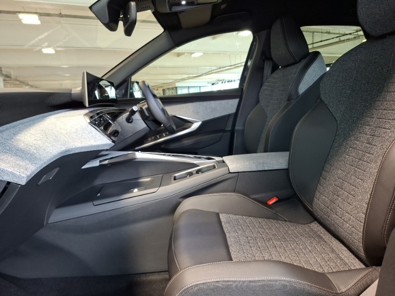 Peugeot 3008 157Kw Allure 73Kwh Grey #5