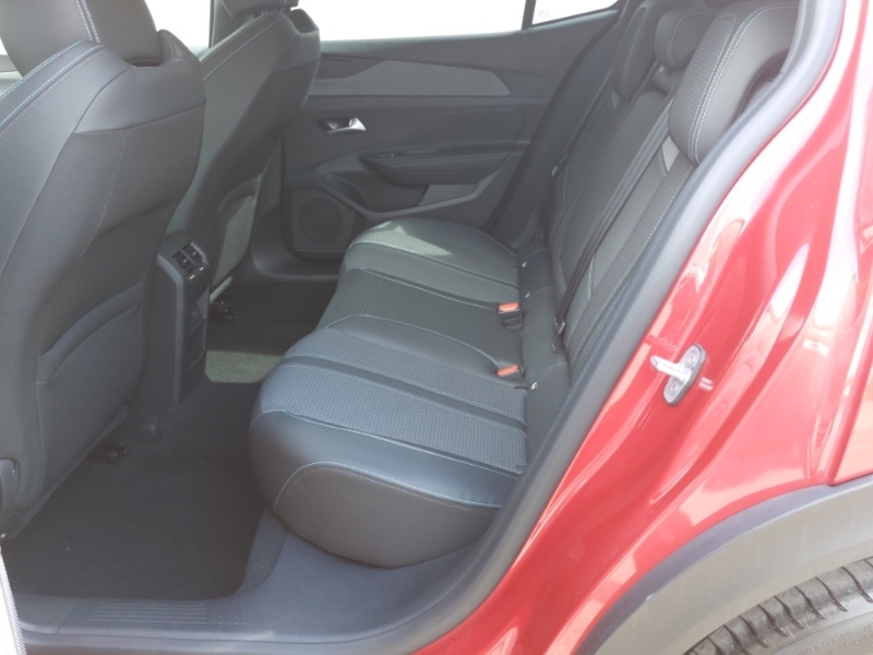 Peugeot 408 1.2 Hybrid 136 Allure E-dsc6 Red #6