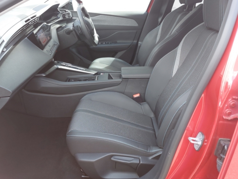 Peugeot 408 1.2 Hybrid 136 Allure E-dsc6 Red #5