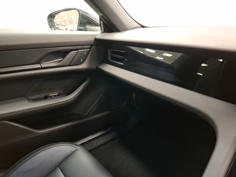 Porsche Taycan Performance Plus 93.4Kwh Saloon Green #11