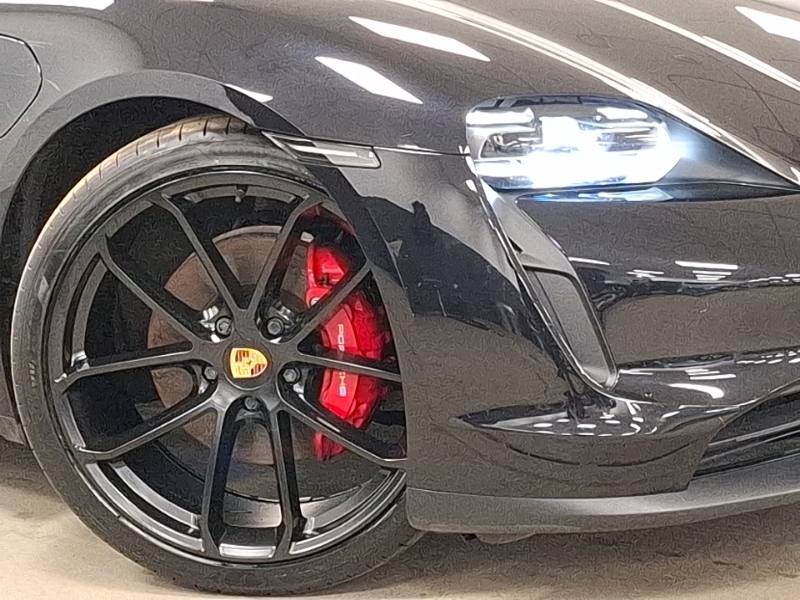 Porsche Taycan Performance Plus 93.4Kwh Saloon Green #9