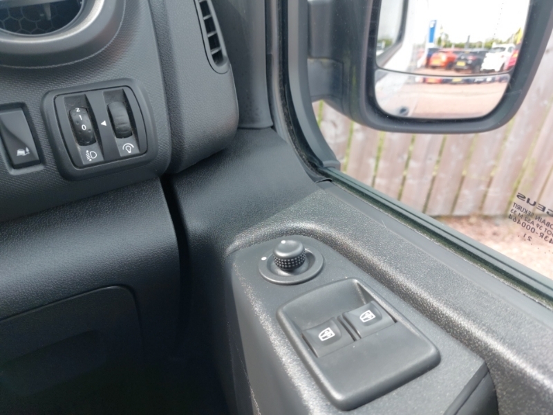 Renault Trafic 2.0 Ll30 Sport Edc Energy Dci 168 Bhp Silver #15