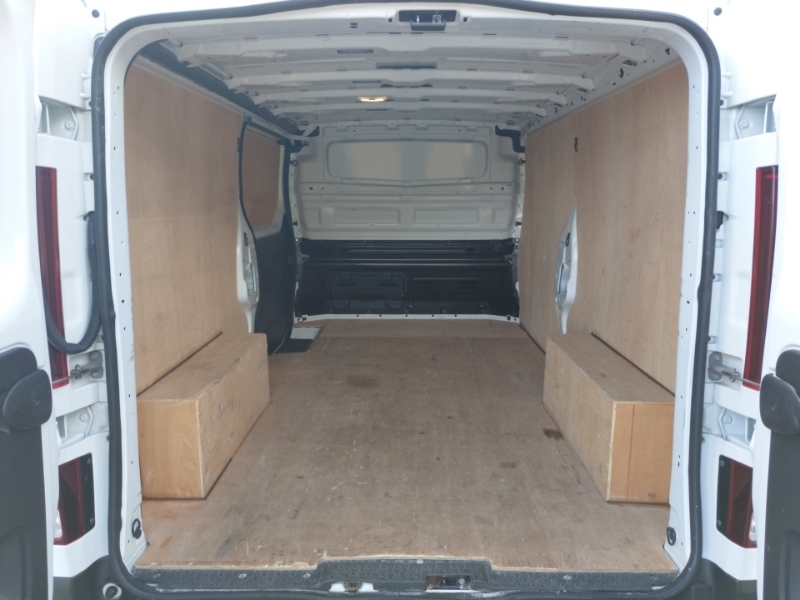 Renault Trafic Trafic 2L 148 Bhp 9 Seater Mini Bus In Silver W Grey #18
