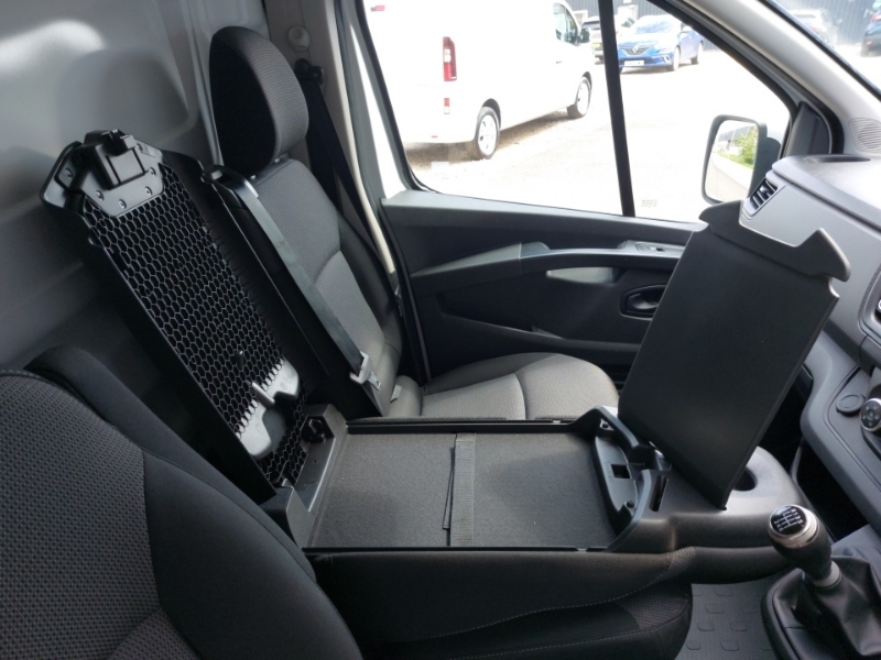 Renault Trafic Trafic 2L 148 Bhp 9 Seater Mini Bus In Silver W Grey #17