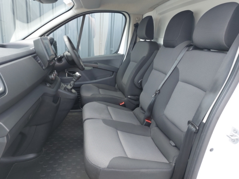Renault Trafic Ll30 Blue Dci 130 Advance Safety Van White #5