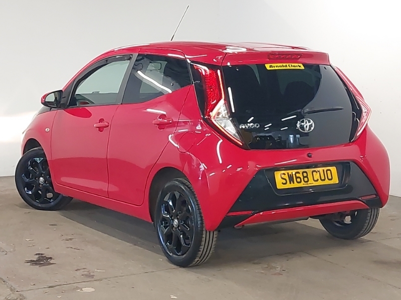 Toyota Aygo 1.0 Vvt-i X-plore SW68CUO Red #2
