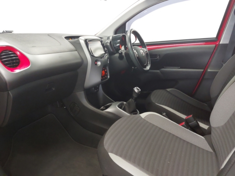 Toyota Aygo 1.0 Vvt-i X-plore SW68CUO Red #5