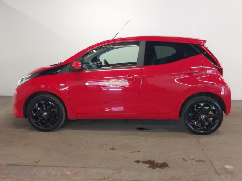Toyota Aygo 1.0 Vvt-i X-plore SW68CUO Red #4