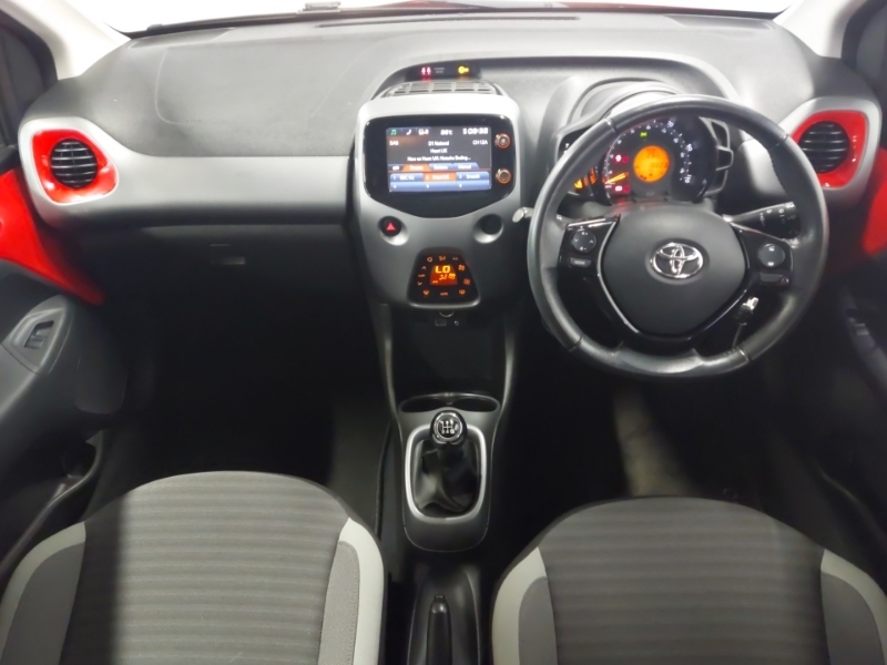 Toyota Aygo 1.0 Vvt-i X-plore SW68CUO Red #3