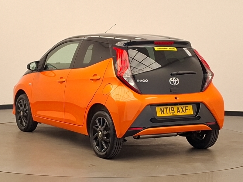 Toyota Aygo 1.0 Vvt-i X-cite 6 Orange #2