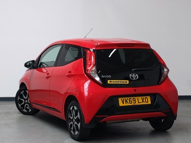Toyota Aygo 1.0 Vvt-i X-trend X-shift Red #2