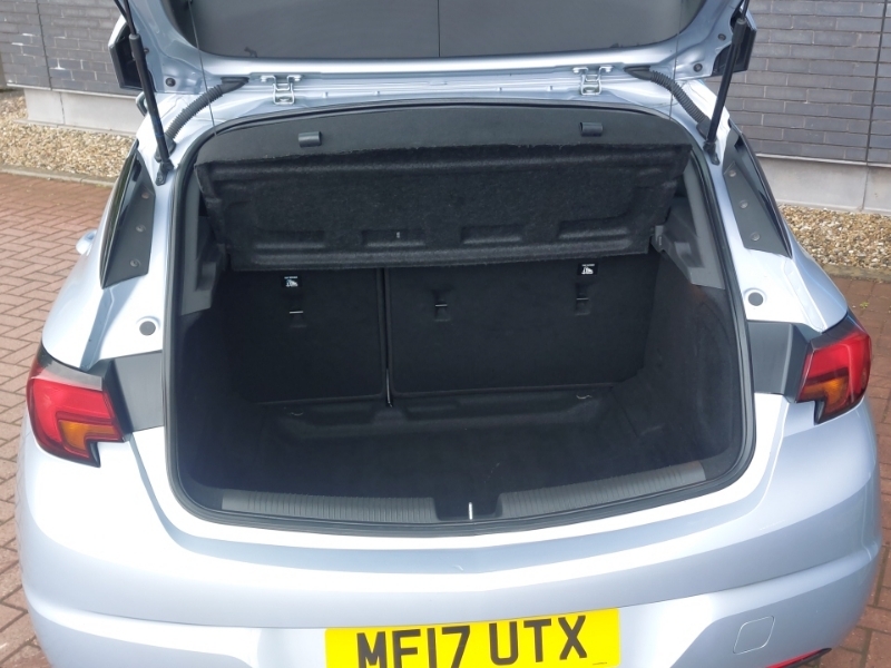 Vauxhall Astra 1.4T 16V 150 Sri White #18