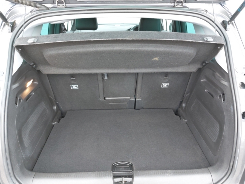 Vauxhall Crossland Ultimate Black #18