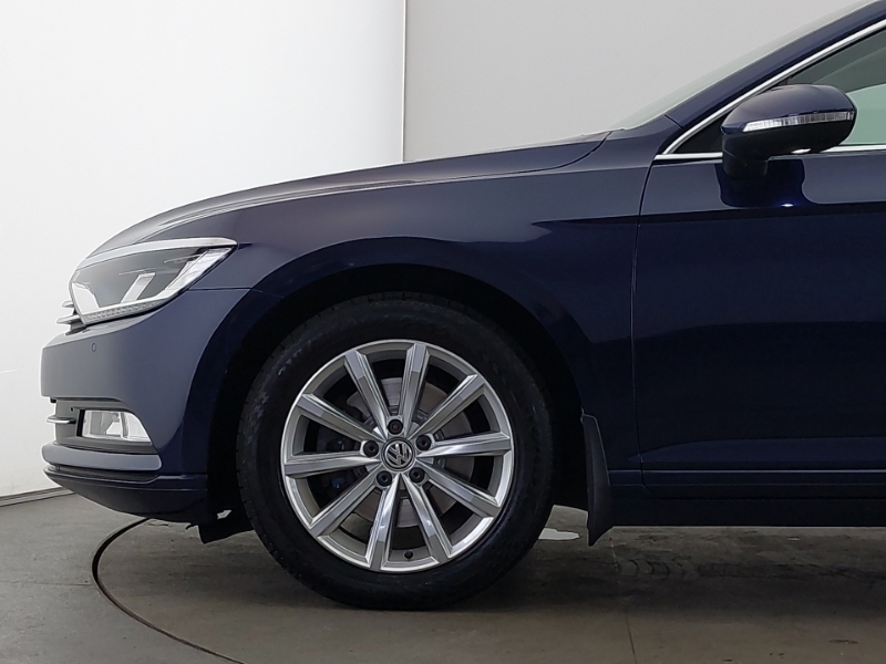 Volkswagen Passat 1.5 Tsi Evo Gt White #19