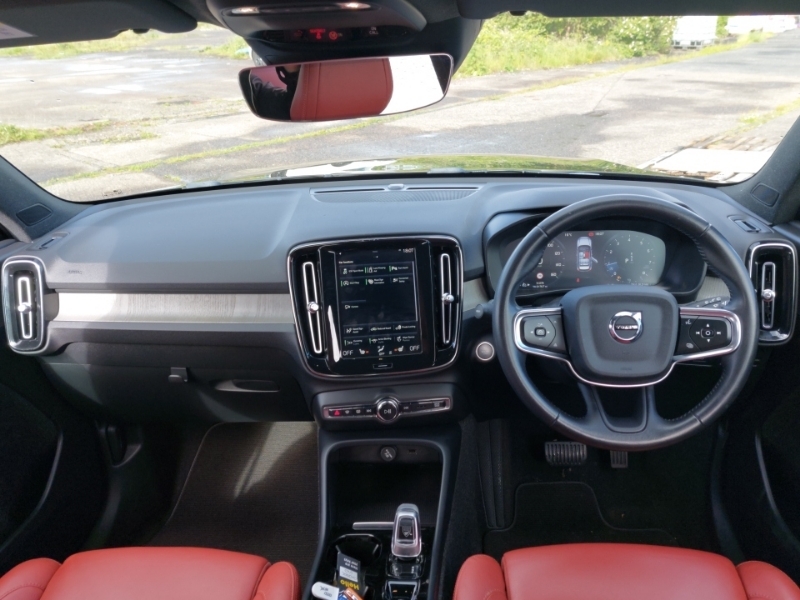 Volvo XC40 1.5 T3 163 Inscription Pro Geartronic DY21WYK Black #3