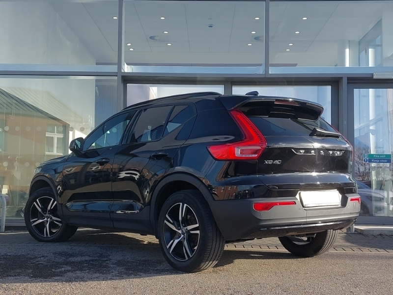 Volvo XC40 1.5 T3 163 R Design Black #2