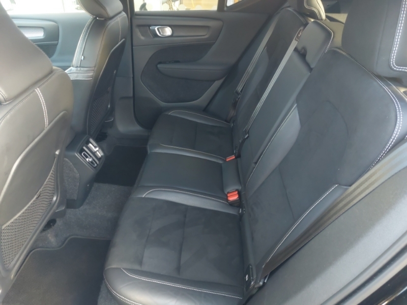 Volvo XC40 1.5 T3 163 R Design Black #6