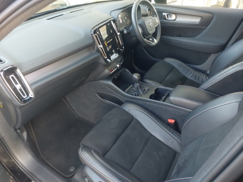 Volvo XC40 1.5 T3 163 R Design Black #5