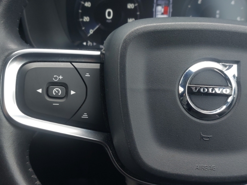 Volvo XC40 D3 Momentum 750 Fdc Or 2 Services 199 Black #12