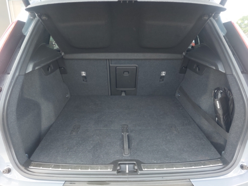 Volvo XC40 D3 Momentum 750 Fdc Or 2 Services 199 Black #18