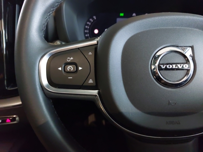 Volvo XC60 2.0L B5 Mhev Ultimate Dark Awd  #12