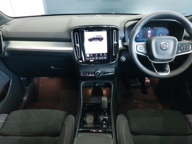 Volvo XC40 2.0 B4p Plus Black Edition Black #3