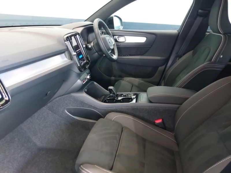Volvo XC40 2.0 B4p Plus Black Edition Black #5