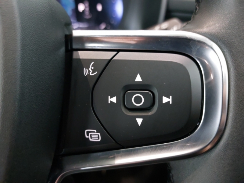 Volvo XC40 2.0 B3p Ultra Bright Black #13