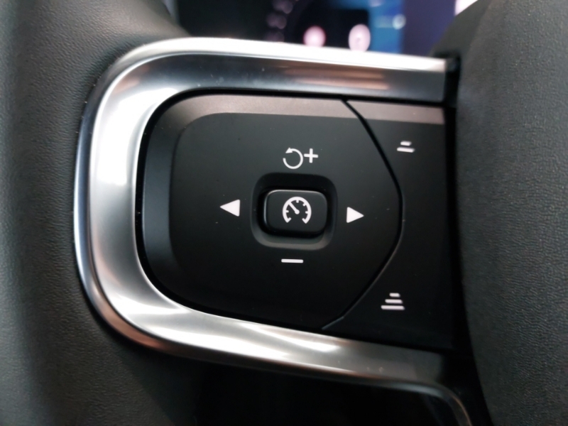 Volvo XC40 2.0 B3p Ultra Bright Black #12