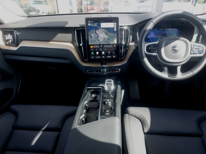 Volvo XC60 2.0 B5p Plus Dark Awd Geartronic Grey #3