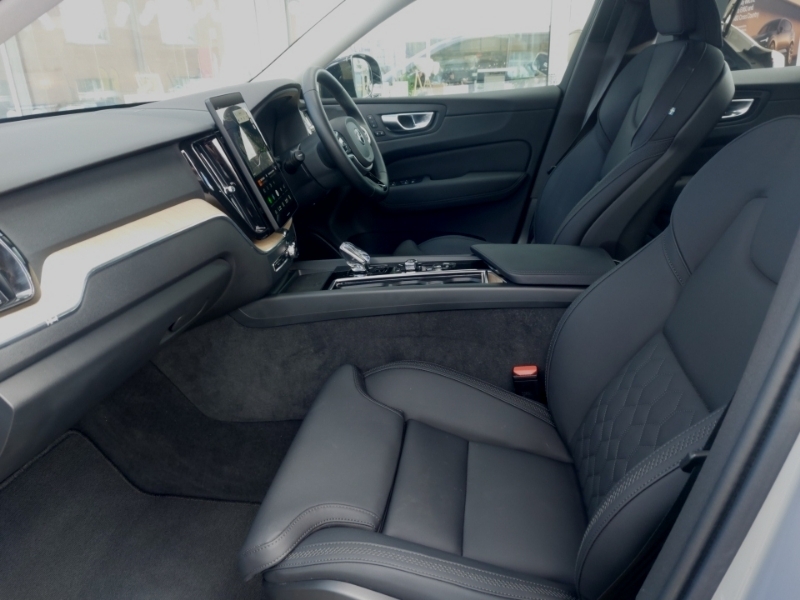 Volvo XC60 2.0 B5p Plus Dark Awd Geartronic Grey #5