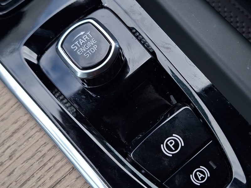Volvo XC60 Ultra Black Edition Blue #16