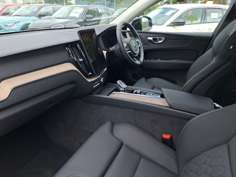 Volvo XC60 2.0 B5p Plus Dark Awd Geartronic White #5