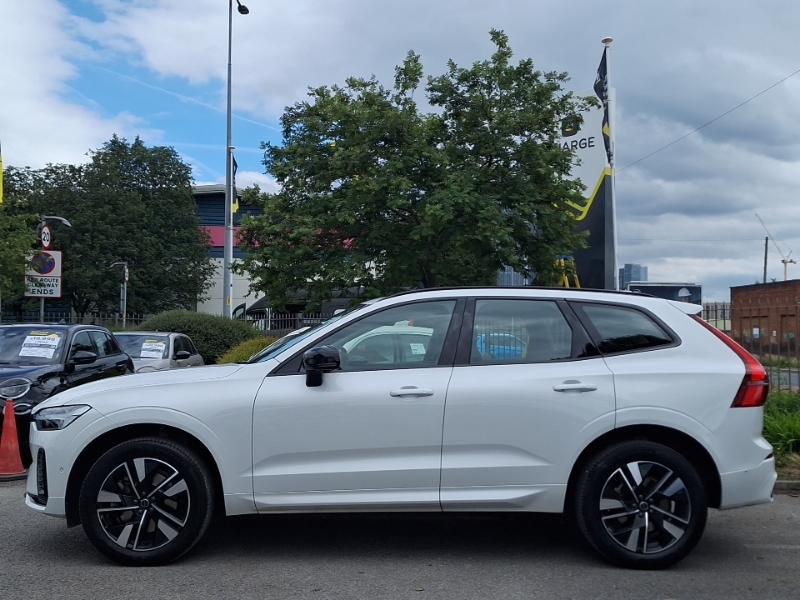 Volvo XC60 2.0 B5p Plus Dark Awd Geartronic White #4