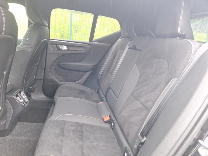 Volvo XC40 2.0 B3p Plus Black Edition Black #6