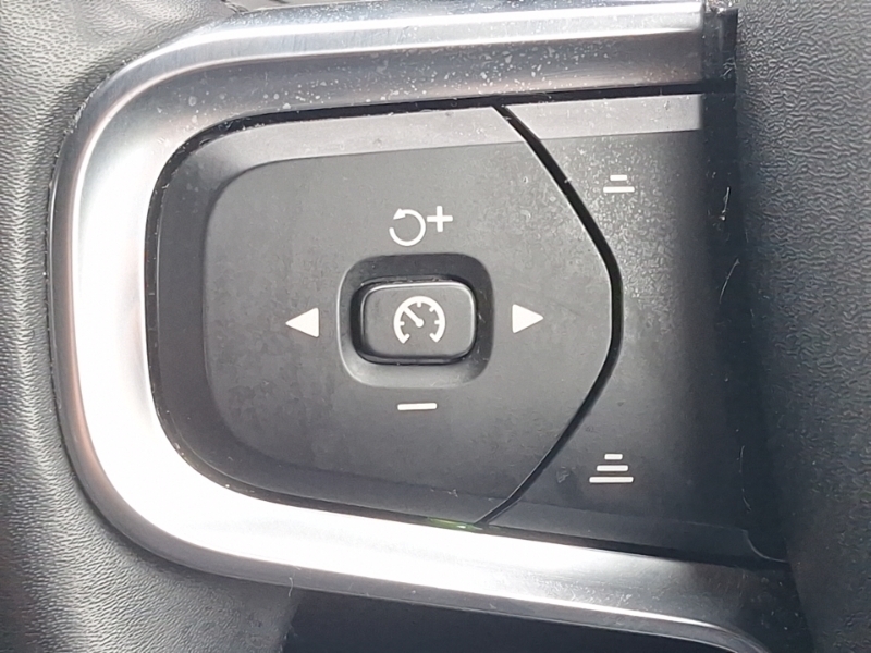 Volvo XC40 2.0 B4p Plus Dark #12