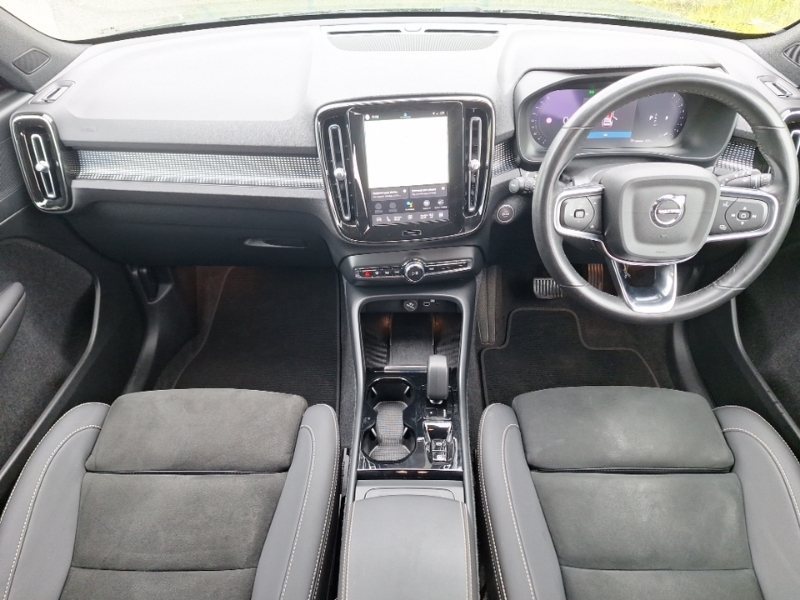 Volvo XC40 2.0 B3p Plus Black Edition Black #3