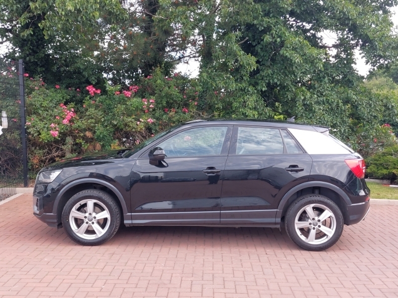 Audi Q2 30 Tdi Sport Black #4