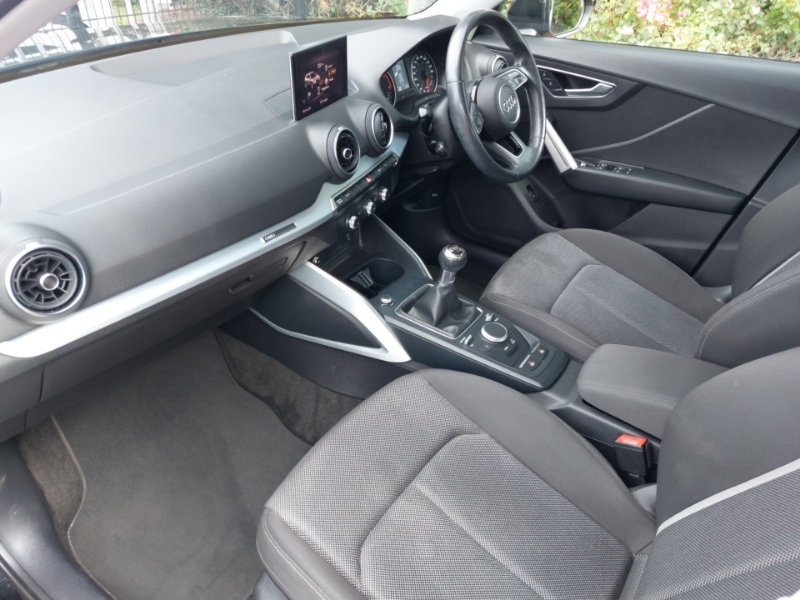 Audi Q2 30 Tdi Sport Black #5