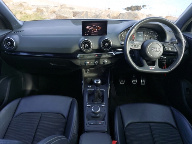 Audi Q2 35 Tfsi Black Edition Blue #3